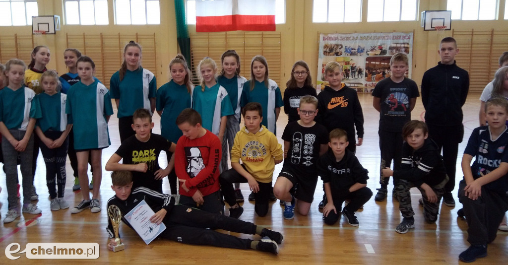 Piłka ręczna królowała na hali sportowej w Stolnie