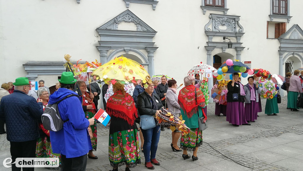Seniorzy spotkali się na Rynku: Złoty Jesienny Liść
