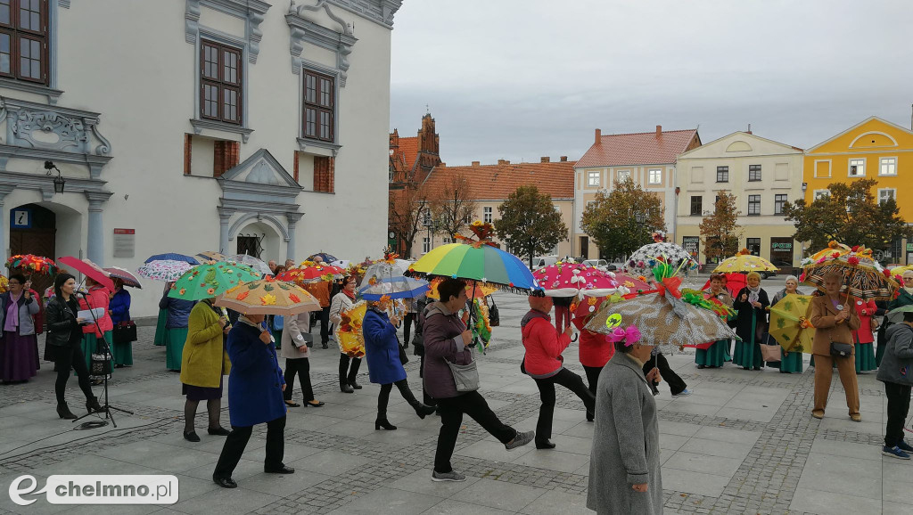 Seniorzy spotkali się na Rynku: Złoty Jesienny Liść