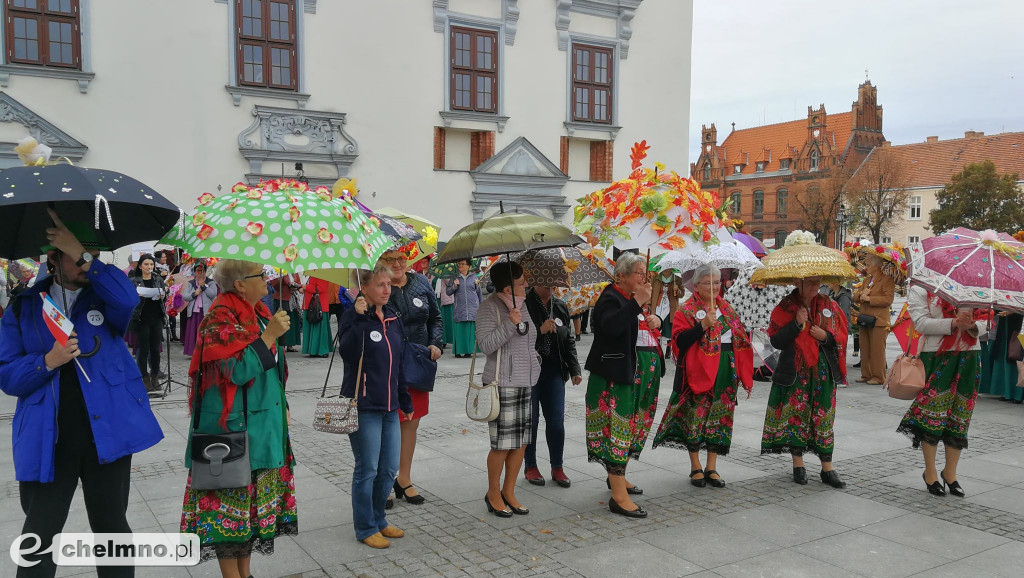 Seniorzy spotkali się na Rynku: Złoty Jesienny Liść