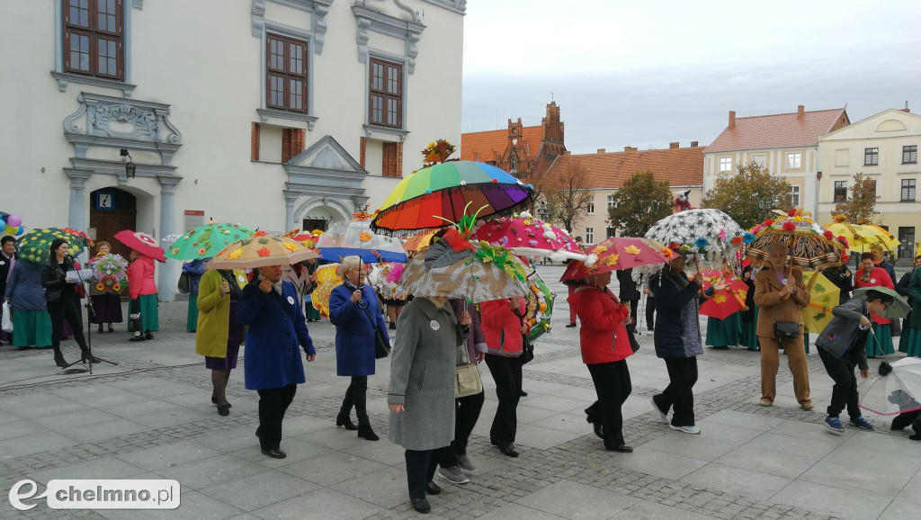 Seniorzy spotkali się na Rynku: Złoty Jesienny Liść