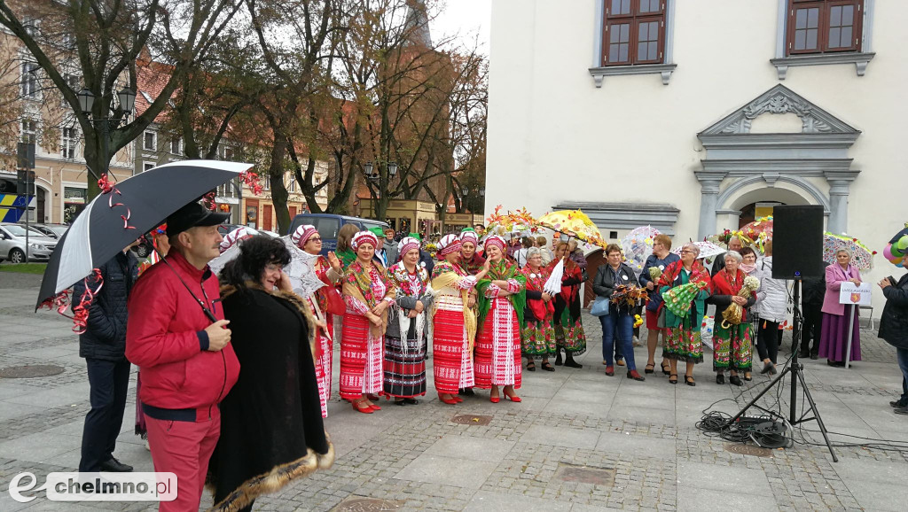 Seniorzy spotkali się na Rynku: Złoty Jesienny Liść