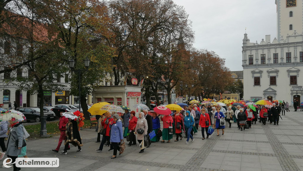 Seniorzy spotkali się na Rynku: Złoty Jesienny Liść