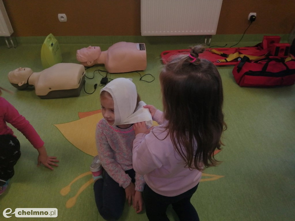 Sówki i Biedronki uczestniczyły w kursie Mały ratownik