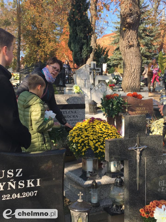 Uczniowie Katolika odwiedzili groby znanych chełmnian
