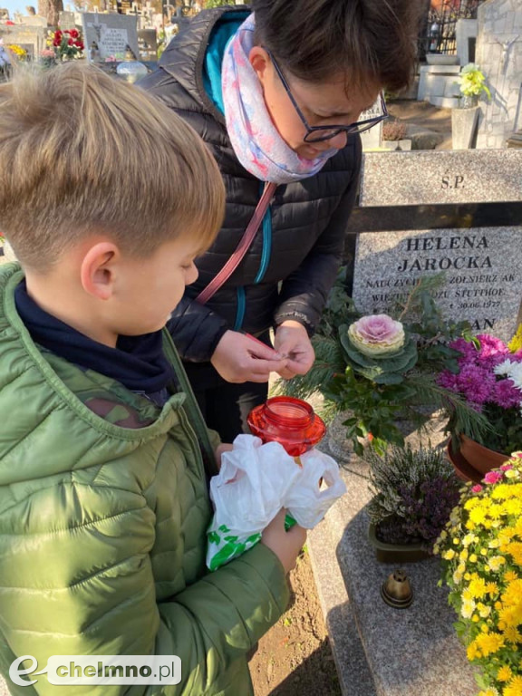 Uczniowie Katolika odwiedzili groby znanych chełmnian