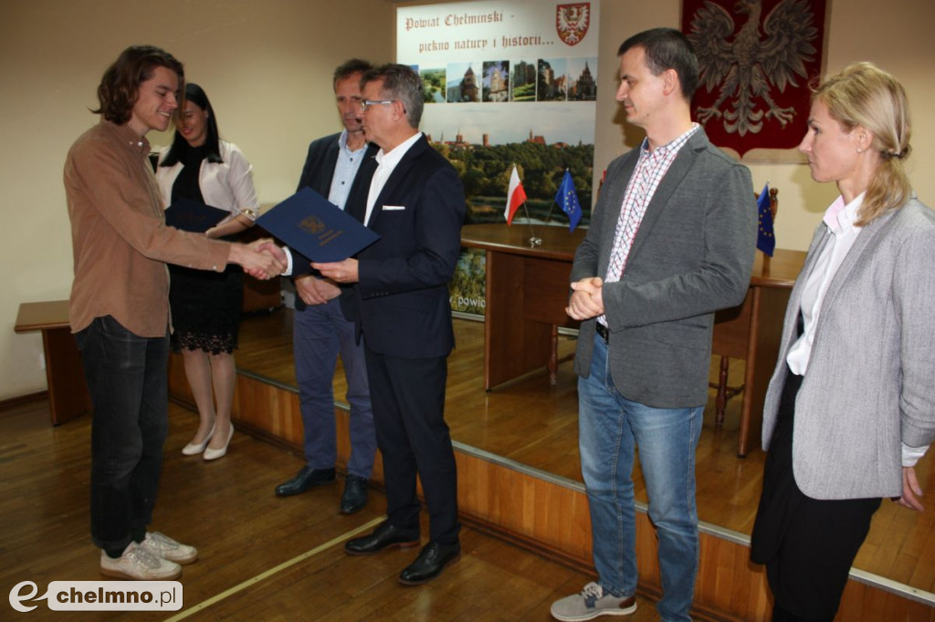 Wręczenie listów gratulacyjnych stypendystom