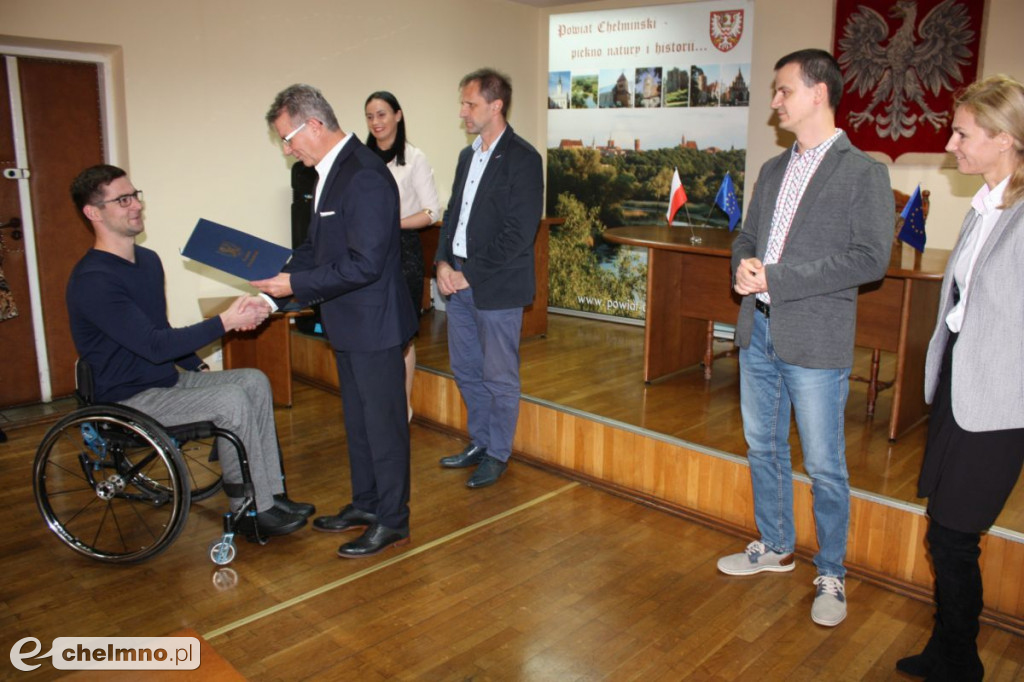 Wręczenie listów gratulacyjnych stypendystom