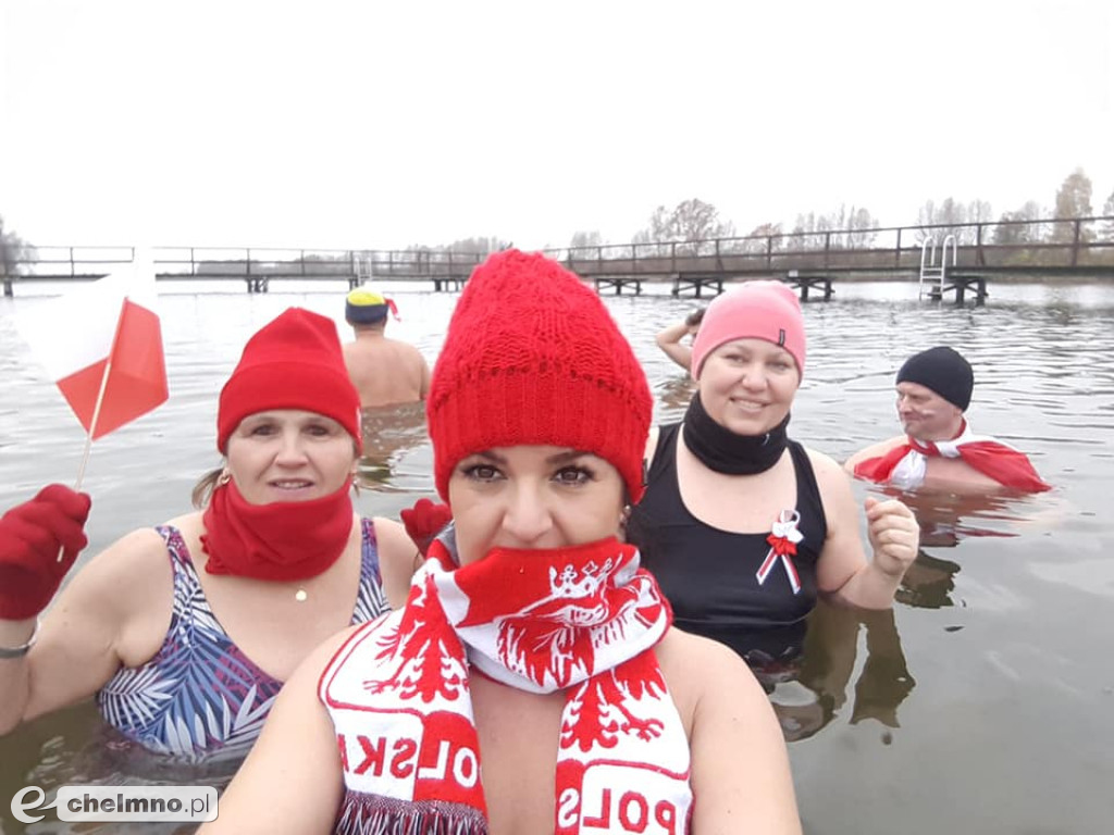 Morsy kąpały się w patriotycznym nastroju