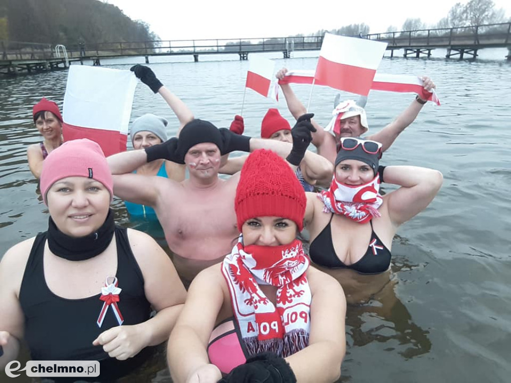 Morsy kąpały się w patriotycznym nastroju