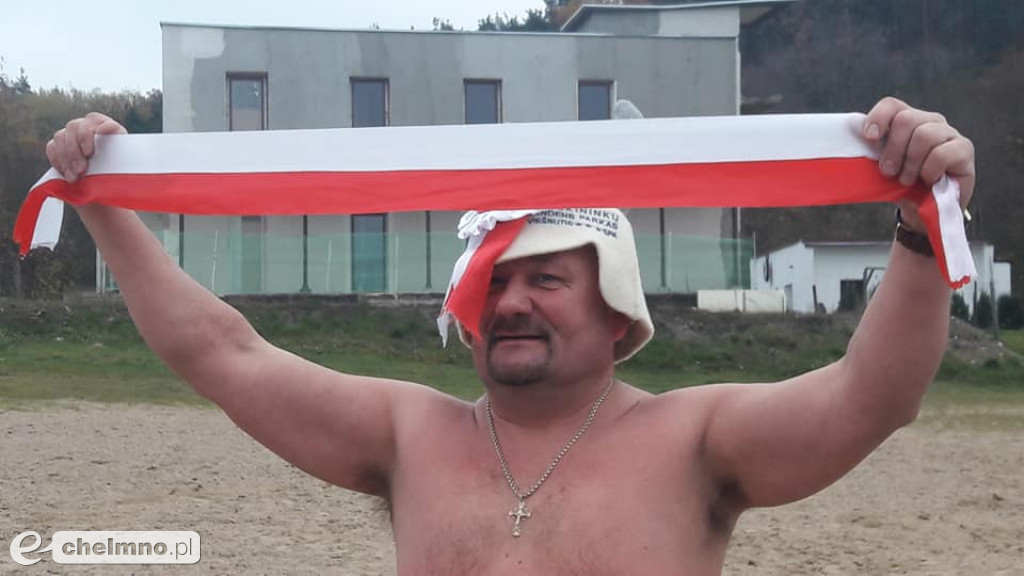 Morsy kąpały się w patriotycznym nastroju