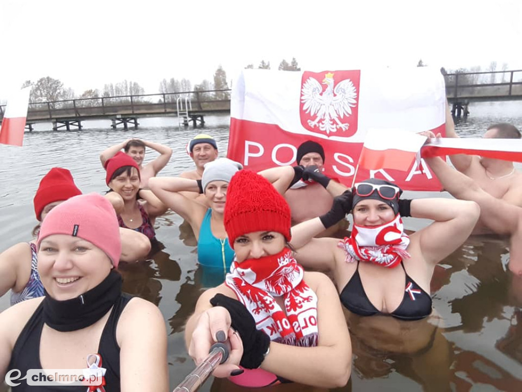 Morsy kąpały się w patriotycznym nastroju