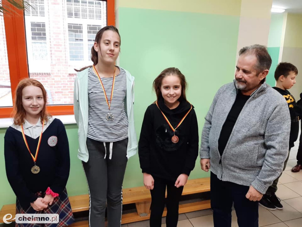 Nasi uczniowie z sukcesami na zawodach pływackich