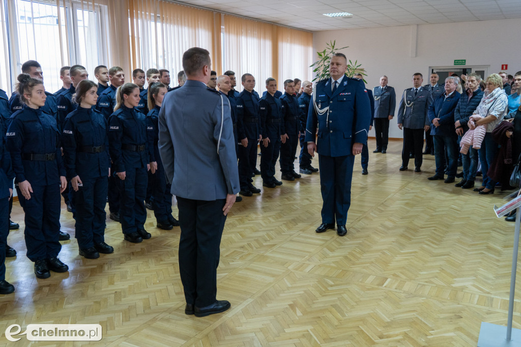 Policjanci złożyli ślubowanie. Wręczono także medale