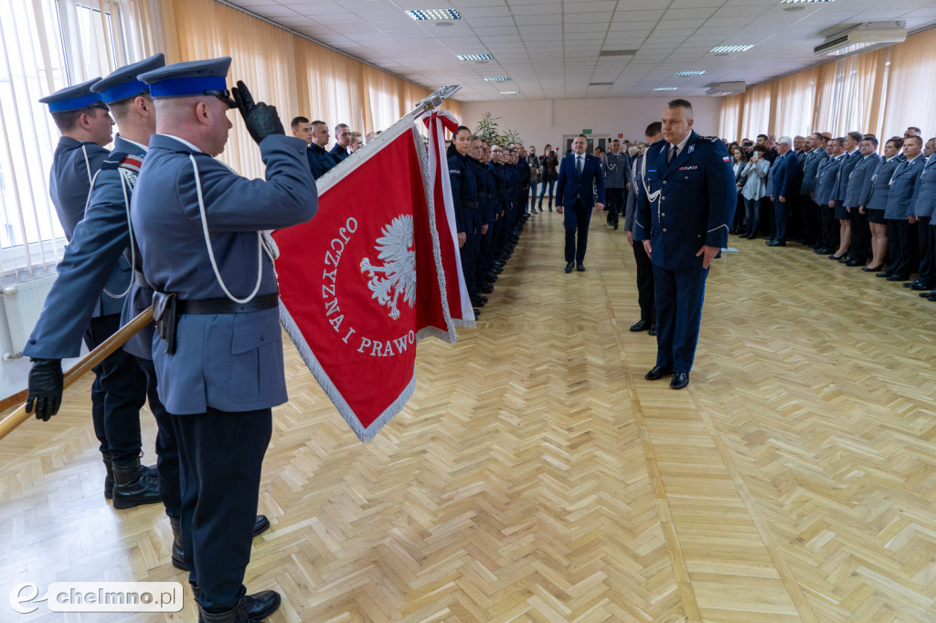 Policjanci złożyli ślubowanie. Wręczono także medale