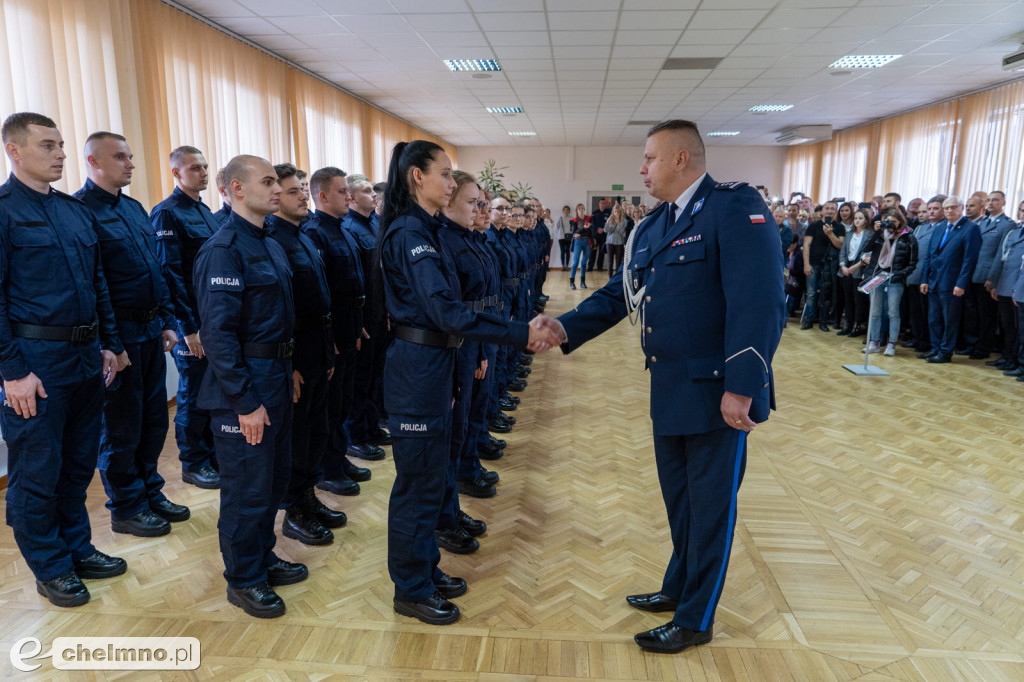 Policjanci złożyli ślubowanie. Wręczono także medale