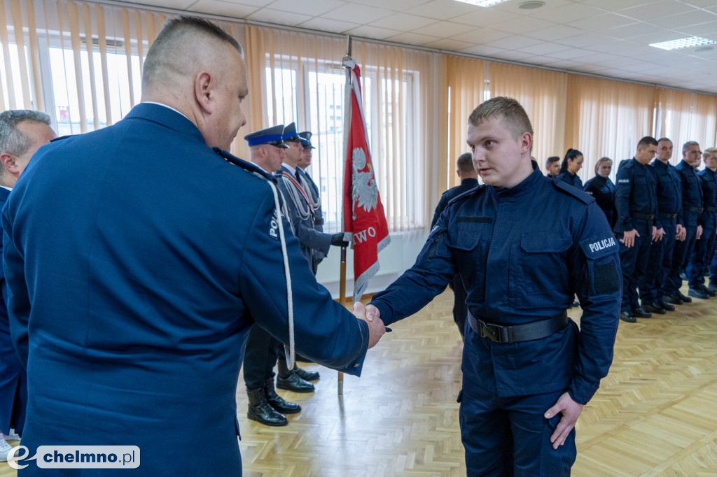 Policjanci złożyli ślubowanie. Wręczono także medale
