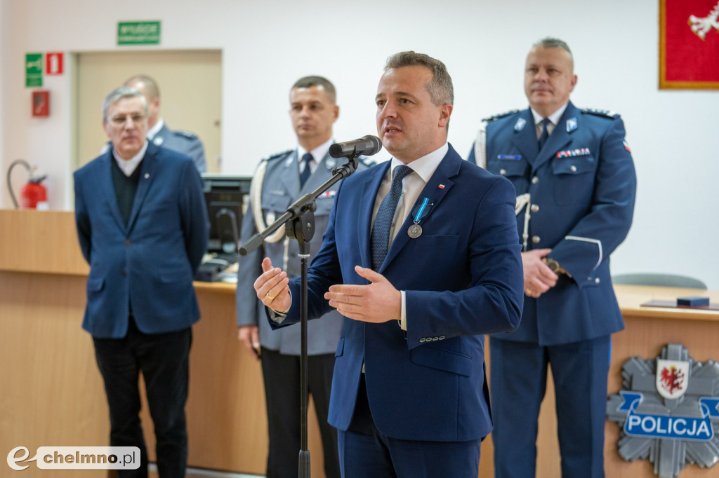 Policjanci złożyli ślubowanie. Wręczono także medale