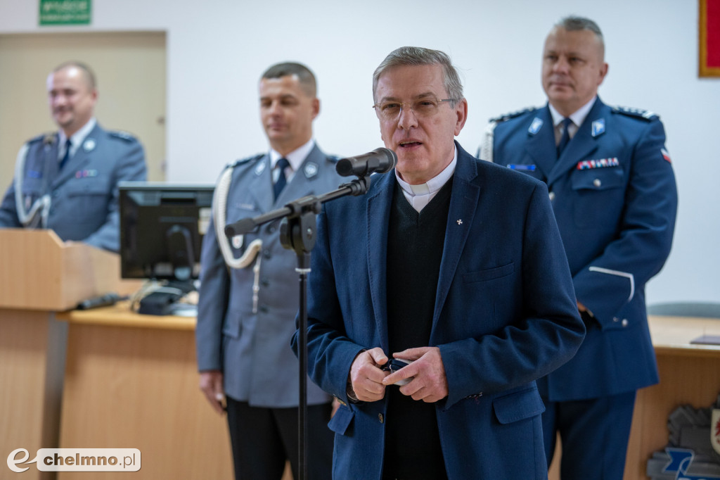 Policjanci złożyli ślubowanie. Wręczono także medale