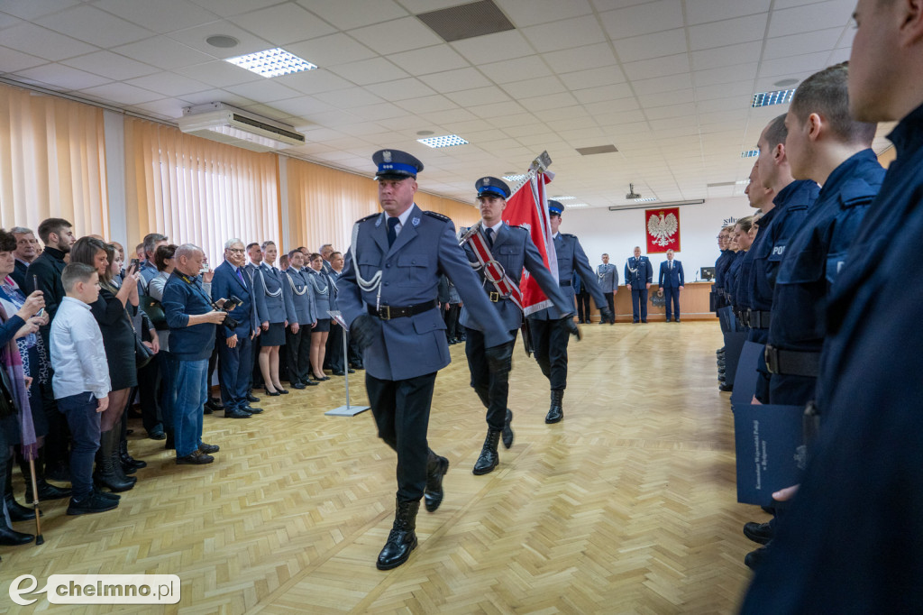 Policjanci złożyli ślubowanie. Wręczono także medale