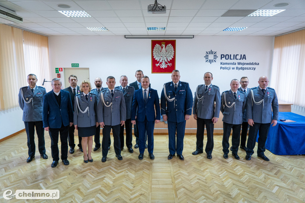 Policjanci złożyli ślubowanie. Wręczono także medale