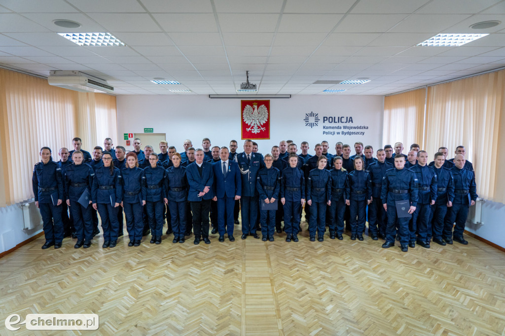 Policjanci złożyli ślubowanie. Wręczono także medale