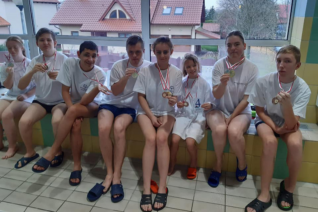 Wrócili z medalami z zawodów pływackich w Osielsku
