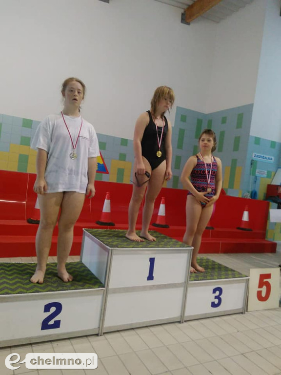 Wrócili z medalami z zawodów pływackich w Osielsku
