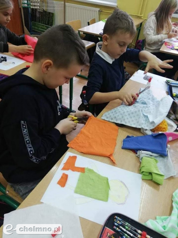 Wieczorne rozmowy między regałami