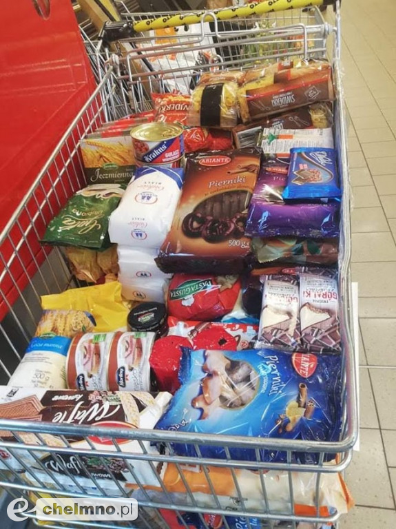 Dwójka włączyła się w akcję zbiórki żywności