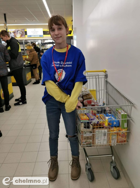 Dwójka włączyła się w akcję zbiórki żywności