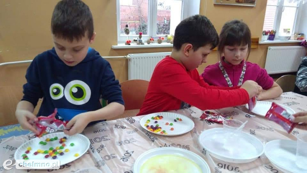 Biblioteczne konkursy i akcje oraz chemia w kuchni