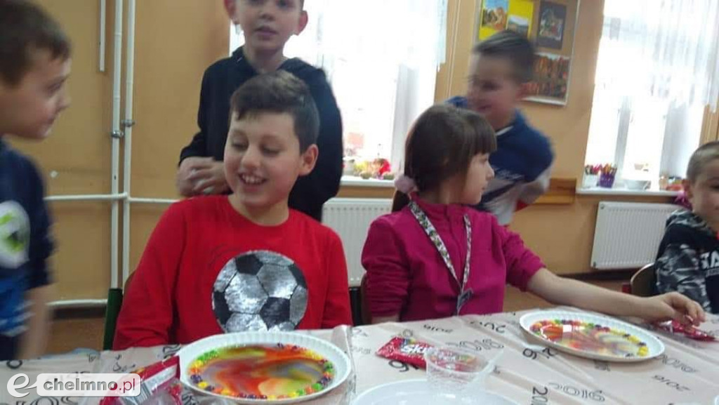 Biblioteczne konkursy i akcje oraz chemia w kuchni