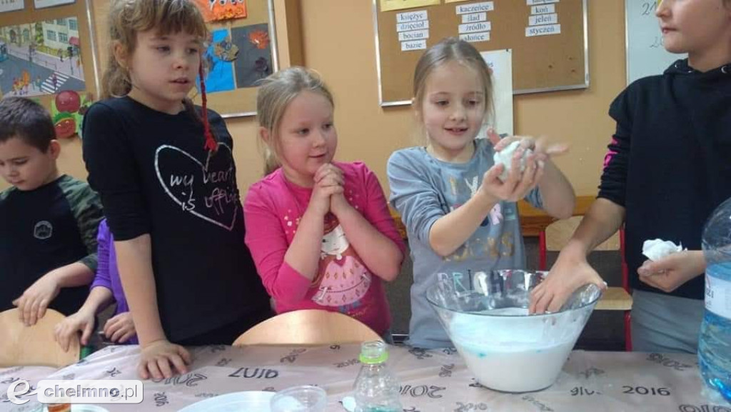 Biblioteczne konkursy i akcje oraz chemia w kuchni