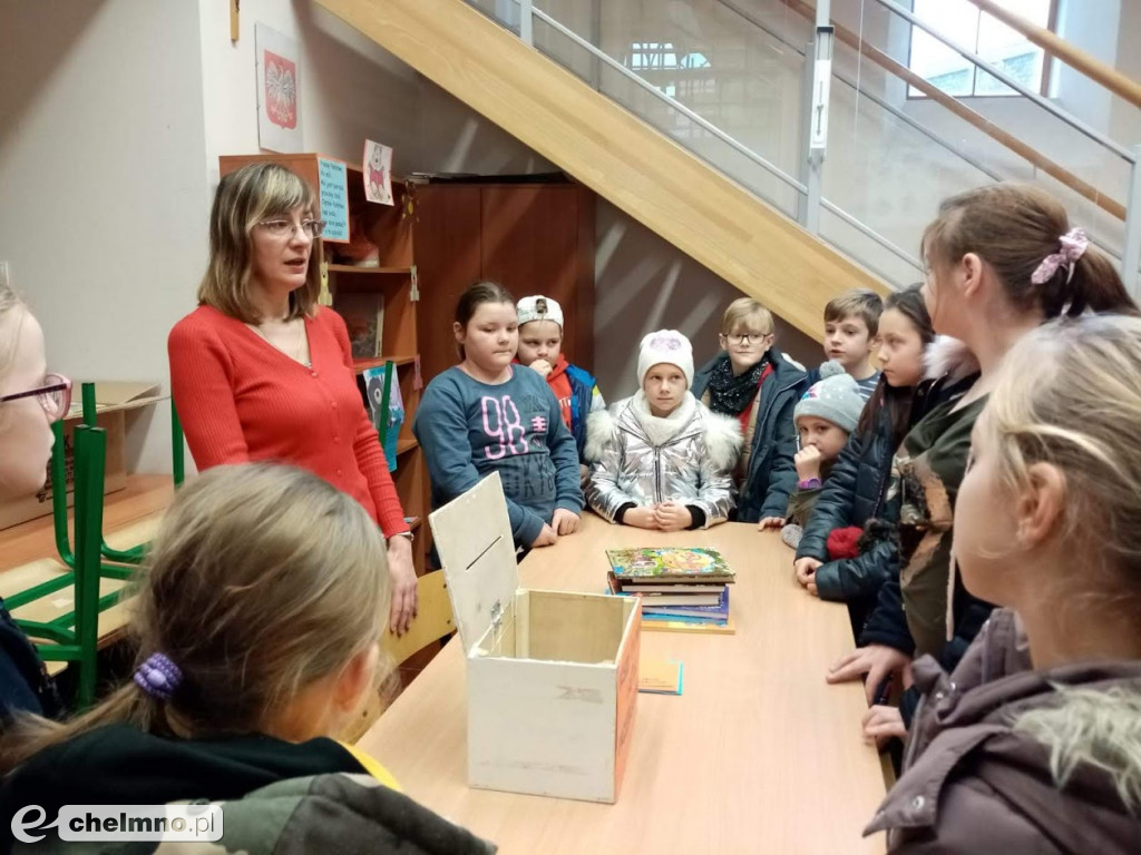 Biblioteczne konkursy i akcje oraz chemia w kuchni