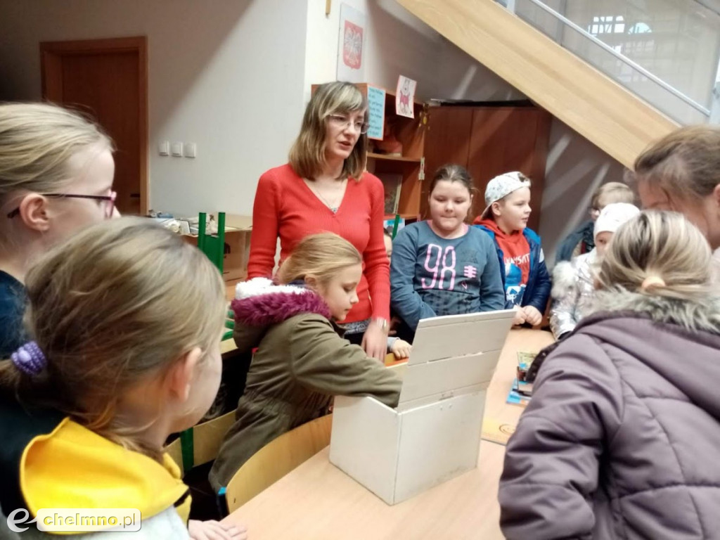 Biblioteczne konkursy i akcje oraz chemia w kuchni