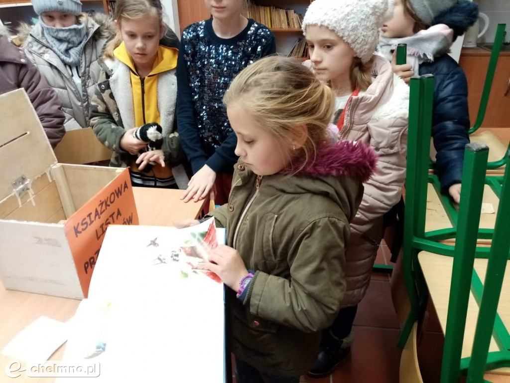 Biblioteczne konkursy i akcje oraz chemia w kuchni