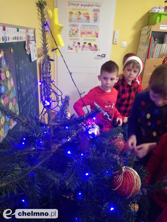 Brzdące z uśmiechami oczekiwały Mikołaja