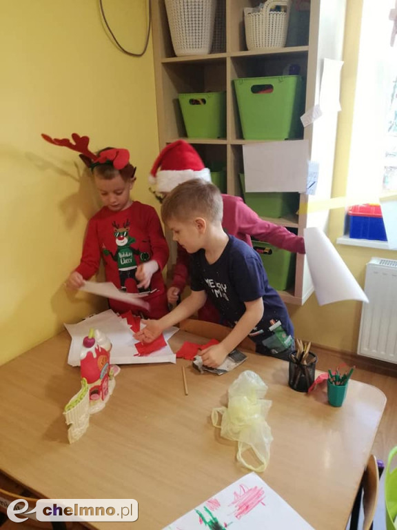 Brzdące z uśmiechami oczekiwały Mikołaja