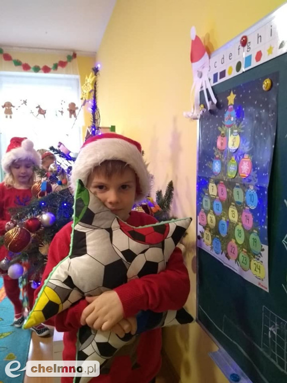 Brzdące z uśmiechami oczekiwały Mikołaja