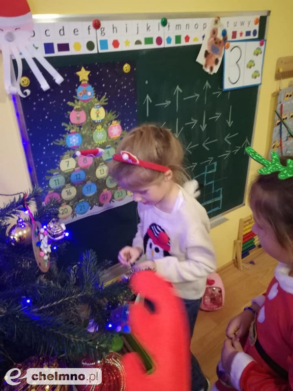 Brzdące z uśmiechami oczekiwały Mikołaja