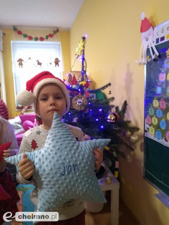 Brzdące z uśmiechami oczekiwały Mikołaja