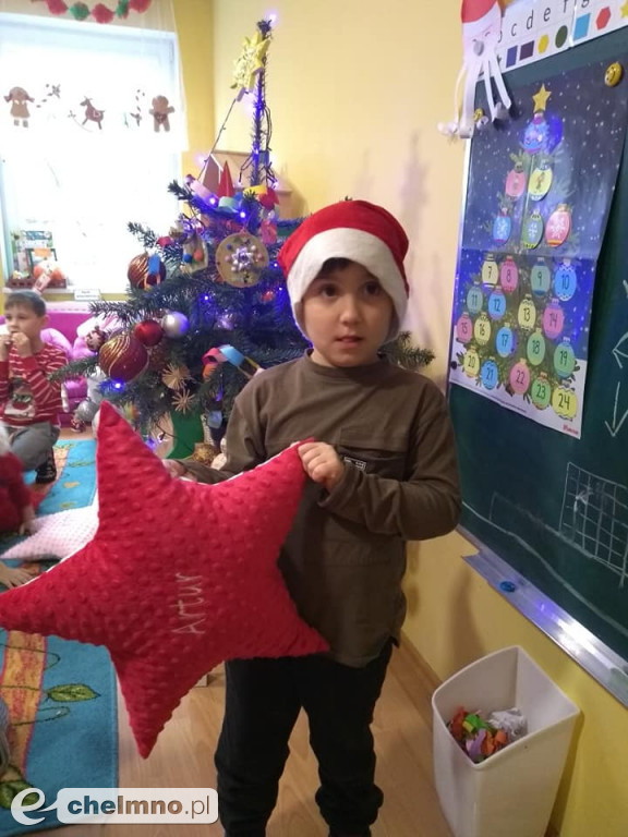 Brzdące z uśmiechami oczekiwały Mikołaja