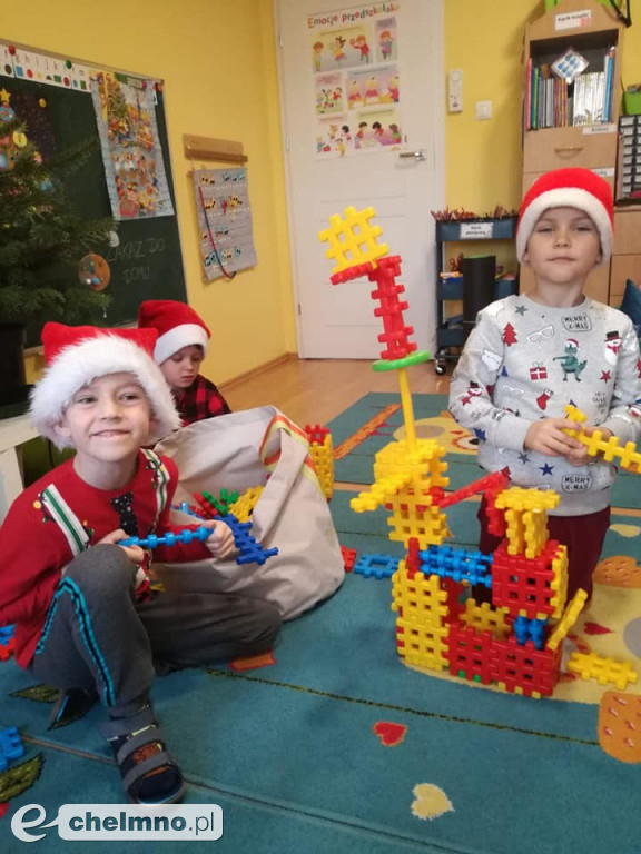 Brzdące z uśmiechami oczekiwały Mikołaja