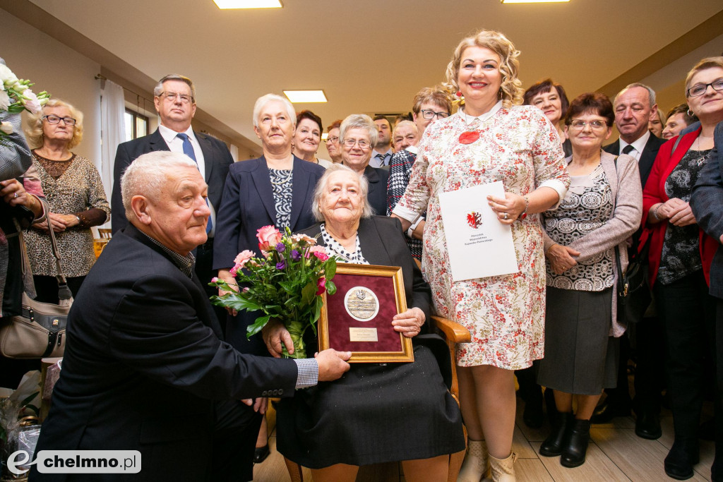 Medale Unitas Durat dla stuletnich mieszkanek regionu