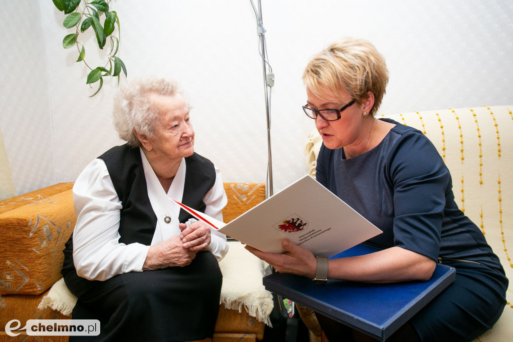 Medale Unitas Durat dla stuletnich mieszkanek regionu