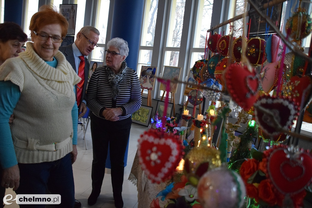Seniorzy zaprezentowali swoje prace na wystawie w Rondzie
