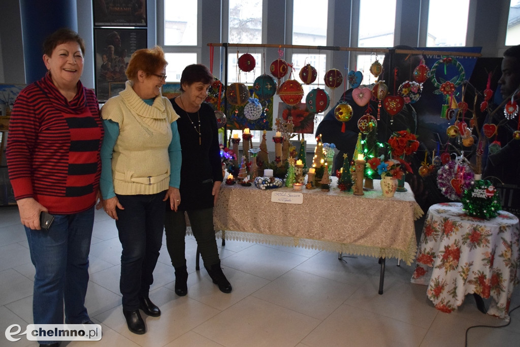 Seniorzy zaprezentowali swoje prace na wystawie w Rondzie
