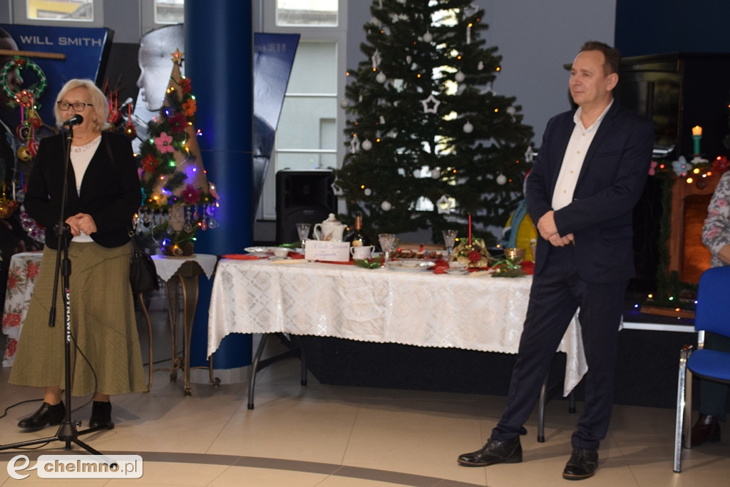 Seniorzy zaprezentowali swoje prace na wystawie w Rondzie