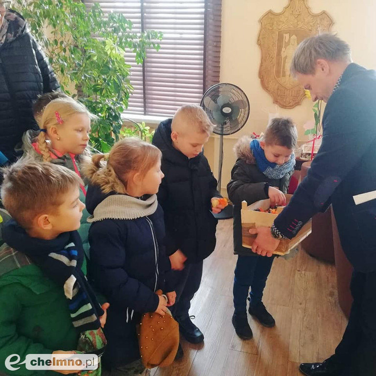 Sympatyczni Kolędnicy odwiedzili Urząd Miasta Chełmna